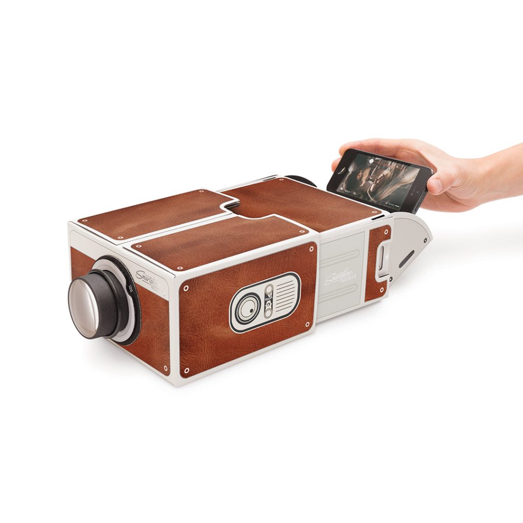 smartphone-projector-2-0-cinema-in-a-box-02